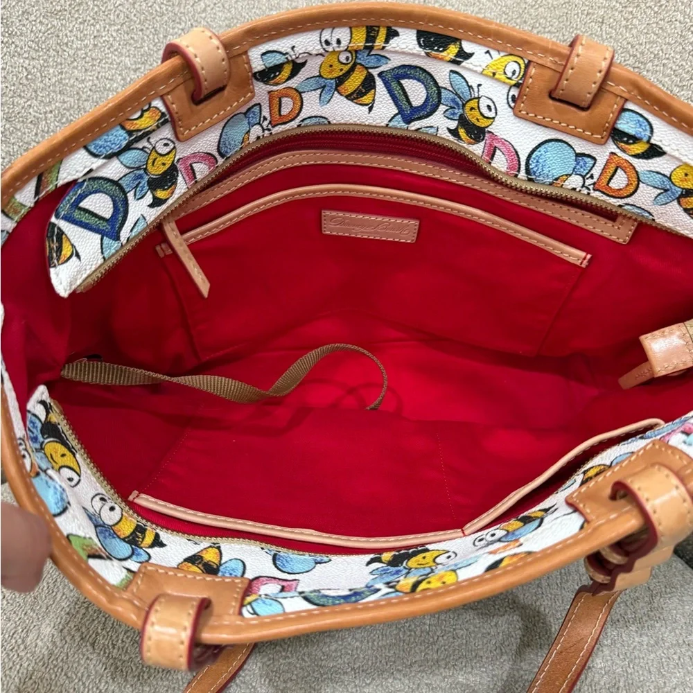 Dooney & Bourke White Bee Print Tote with Tan Trim - Picture 5 of 13